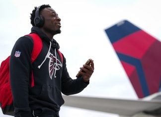 Travel Photos | Falcons Fly to Miami
