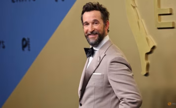 Noah Wyle named People magazine’s ‘sexiest man alive’