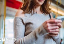 People playing loud music on buses could face £100 fine – BBC